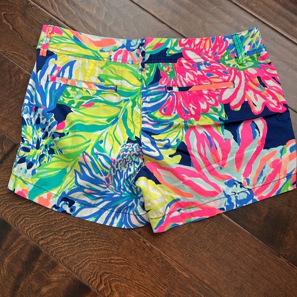 Vibrant Floral Women's Shorts - Picture 4 of 4